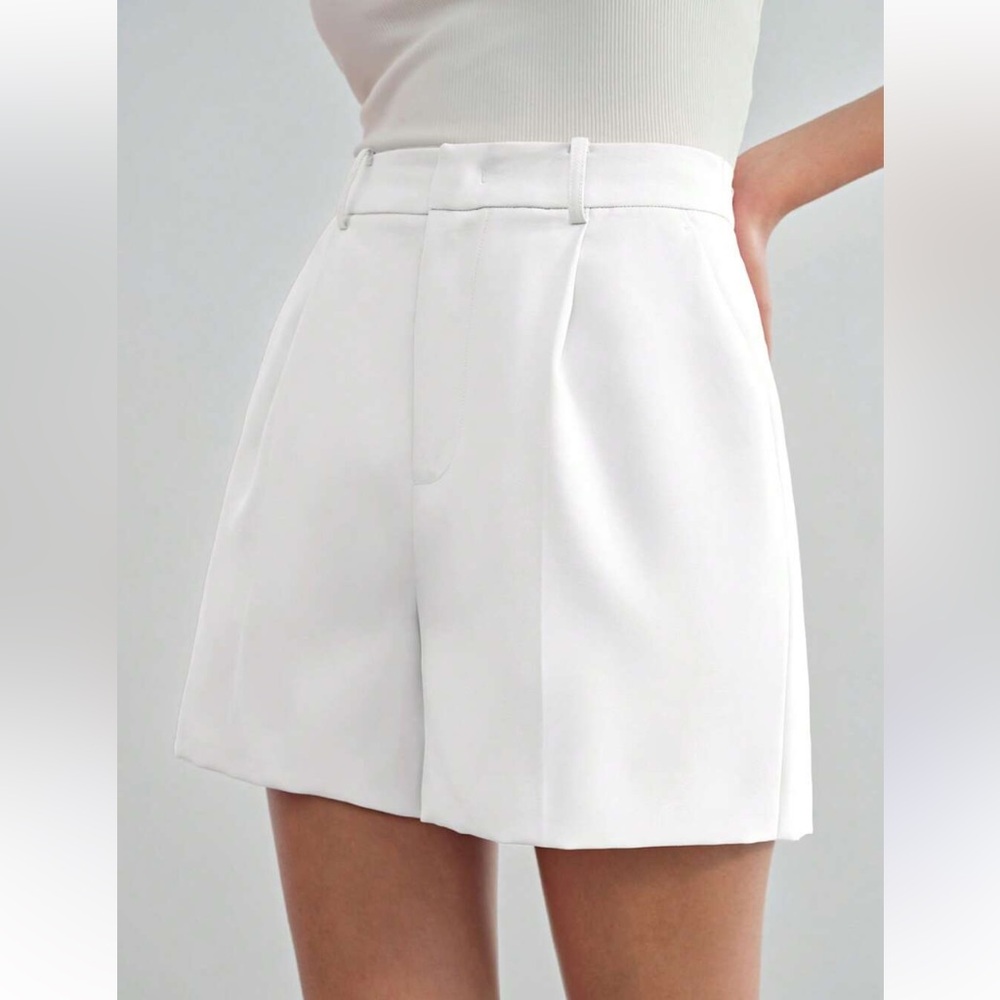 Toccin Tulania Pleated White High-Waist Pleated Women's Shorts.$349